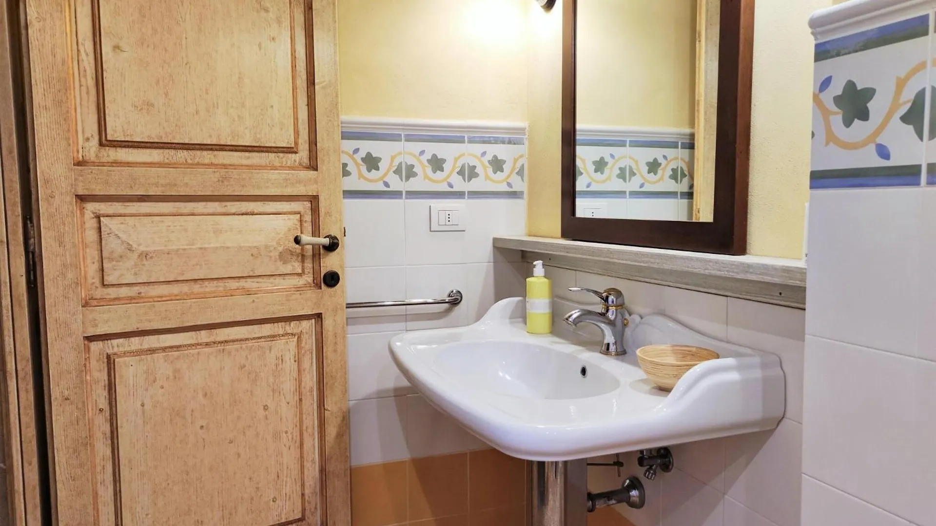 Appealing Holiday Home In Gambassi Terme With Garden Italia